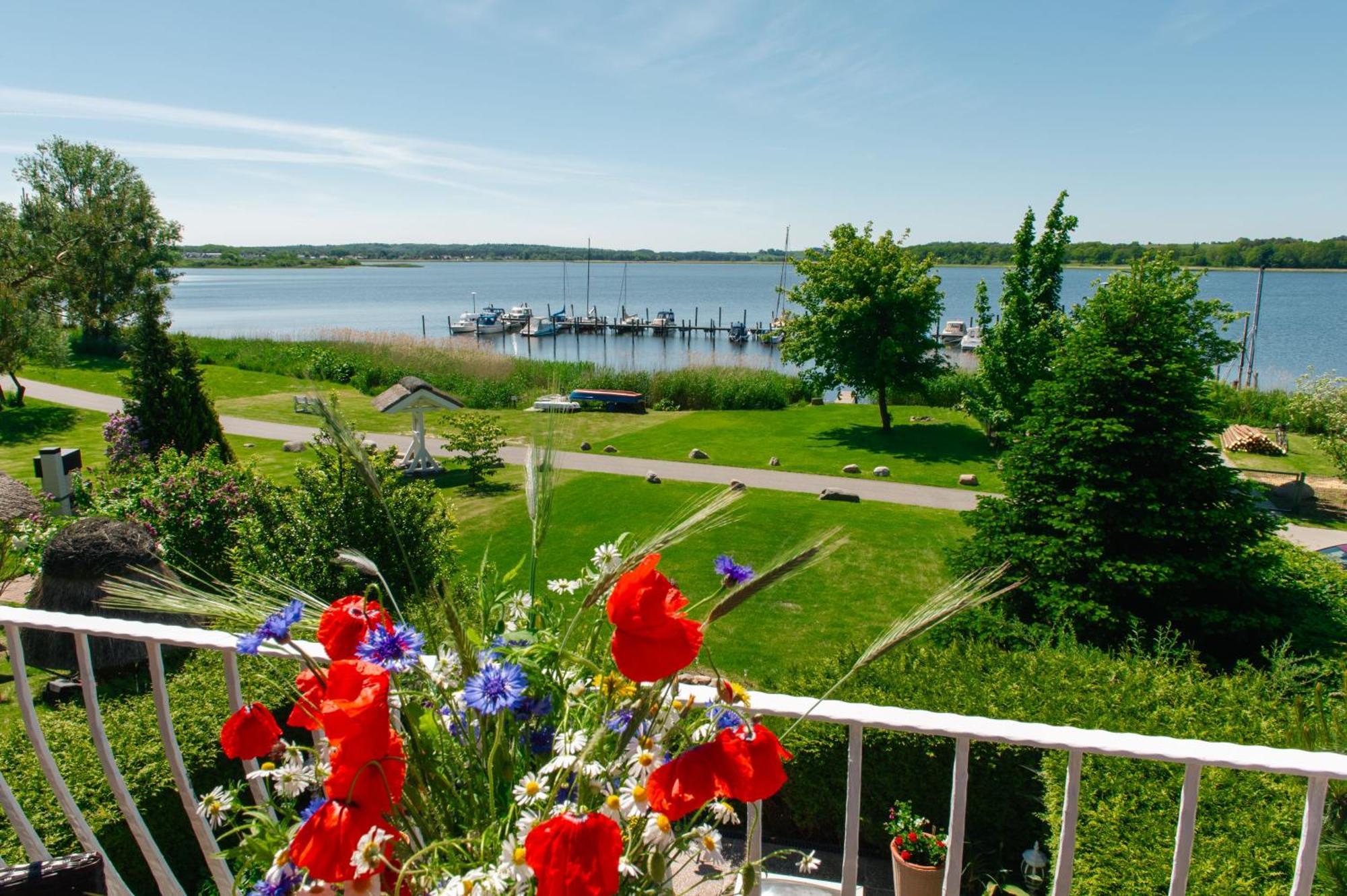 Selliner Ferienappartements Mit Balkon Und Seeblick Exterior foto
